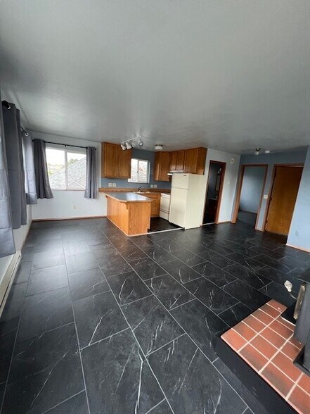 More Photos Of 2731 Meridian St, Bellingham General Retail For Sale