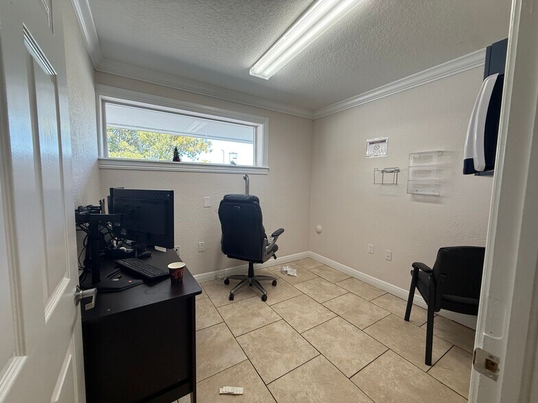 More Photos Of 9611 SW 40th St, Miami Medical For Sale