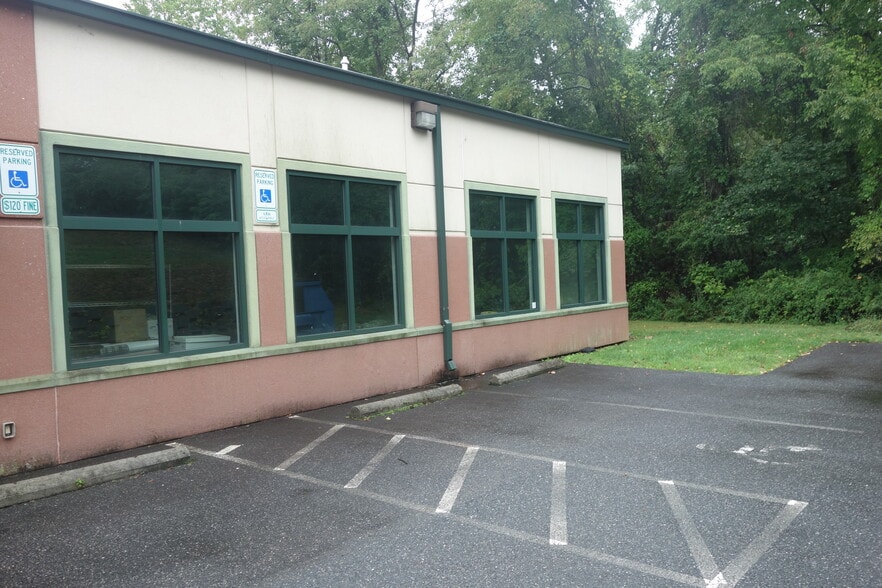 More Photos Of 2129 Pulaski Hwy, Havre De Grace Showroom For Lease