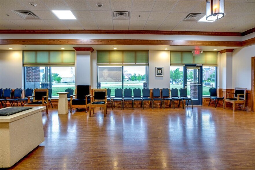 More Photos Of 115-125 56th St, Kenosha Restaurant For Lease