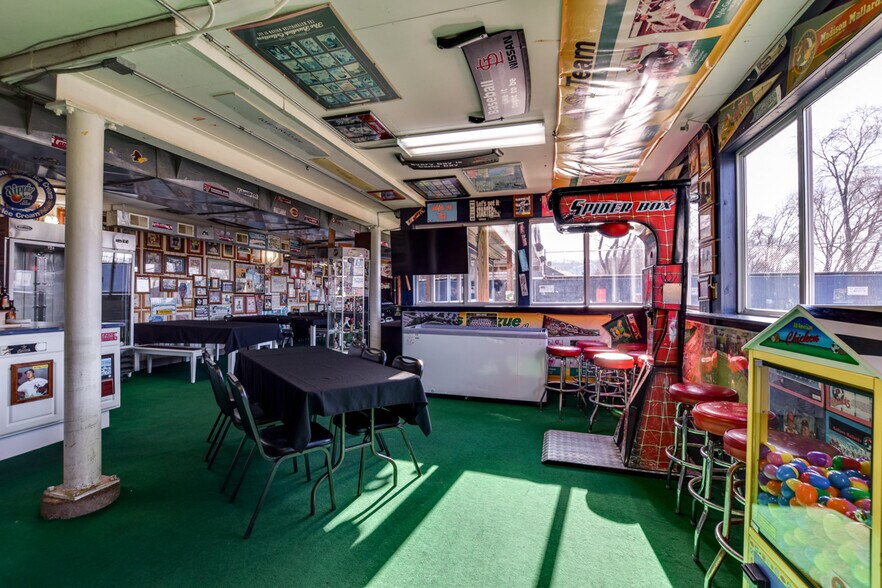 More Photos Of 10267 US Highway 14, Mazomanie Sports And Entertainment For Sale