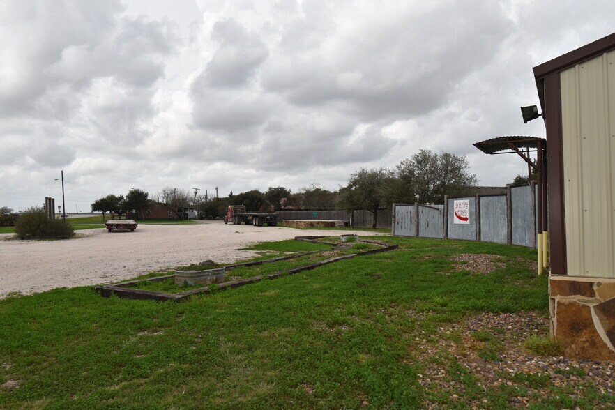 More Photos Of 217 Second St, Agua Dulce General Retail For Sale