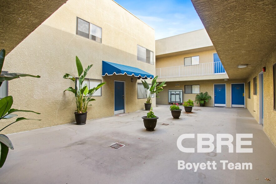 More Photos Of 6590 Hazeltine Ave, Van Nuys Apartments For Sale