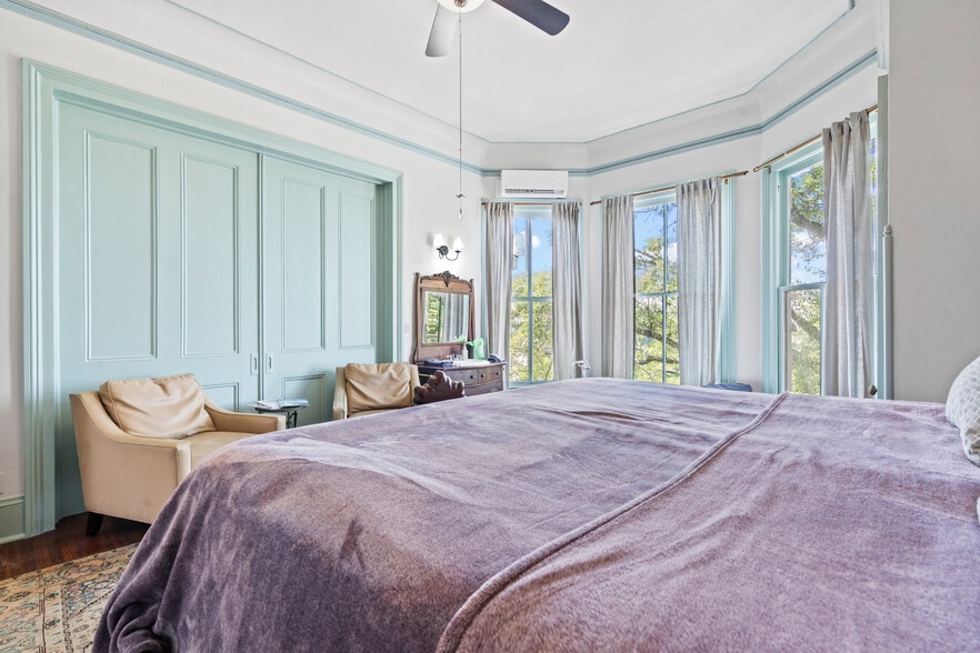 More Photos Of 1103 33rd St, Galveston Hotel For Sale