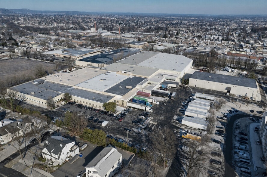 More Photos Of 1 Lisbon St, Clifton Distribution For Sale