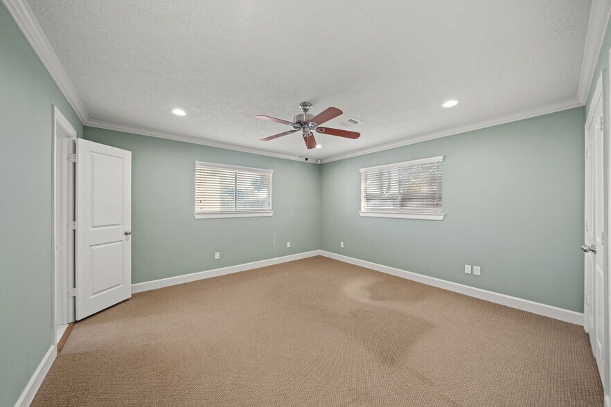 More Photos Of 1707 Bernie Ave, Rosenberg Office For Sale