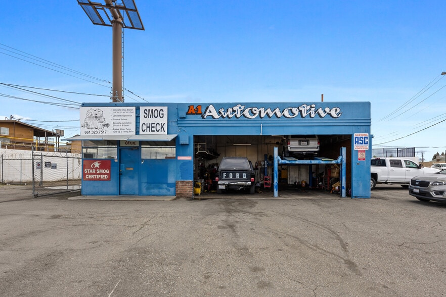 Primary Photo Of 2000 Union Ave, Bakersfield Auto Repair For Sale