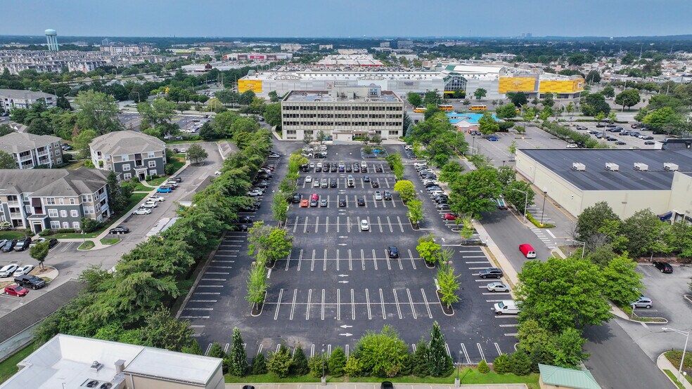 More Photos Of 900 Merchants Concourse, Westbury Office For Lease