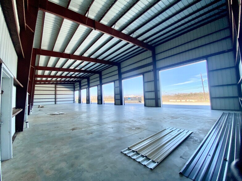 More Photos Of 6745 Patillo Road, Beaumont Warehouse For Lease