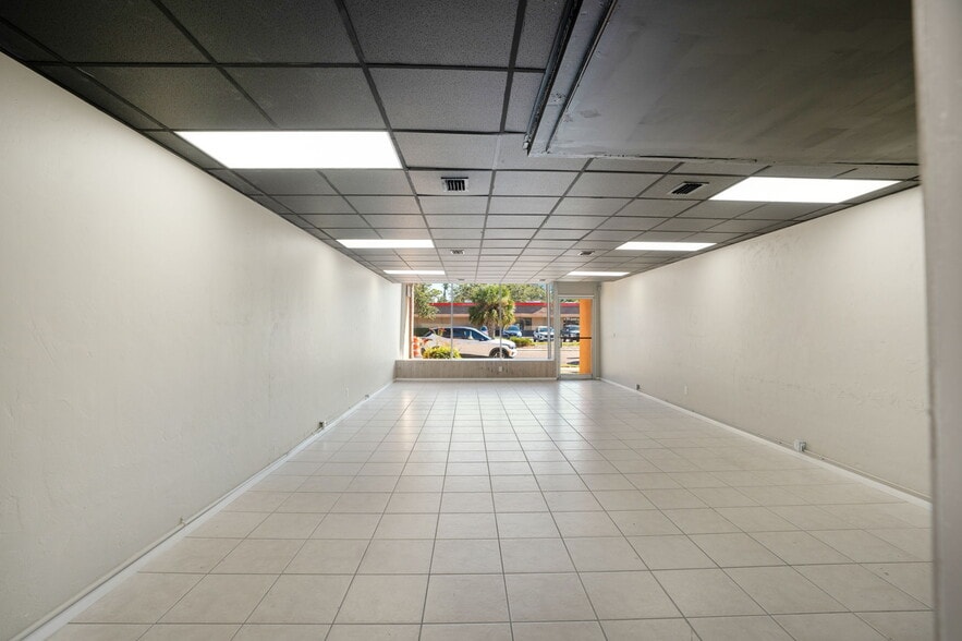 More Photos Of 2801-2815 N Tamiami Trl, Sarasota Restaurant For Lease