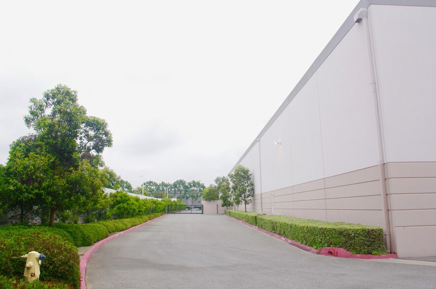 More Photos Of 9570 Santa Anita St, Rancho Cucamonga Warehouse For Lease