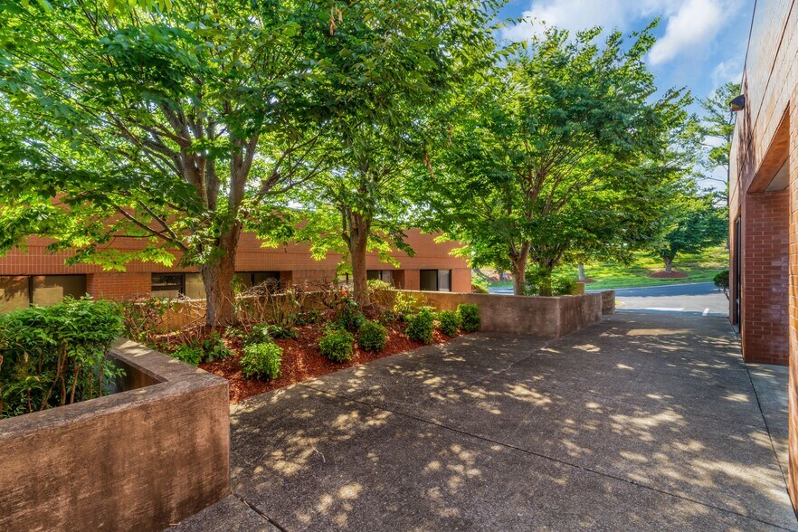 More Photos Of 104-176 Cude Ln, Madison Medical For Lease