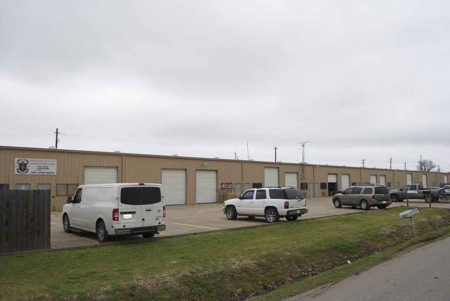 More Photos Of 400 N 11th St, La Porte Unknown For Lease