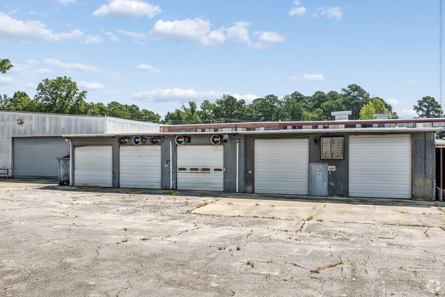 More Photos Of 500 S Chippewa St, Lumberton Warehouse For Sale
