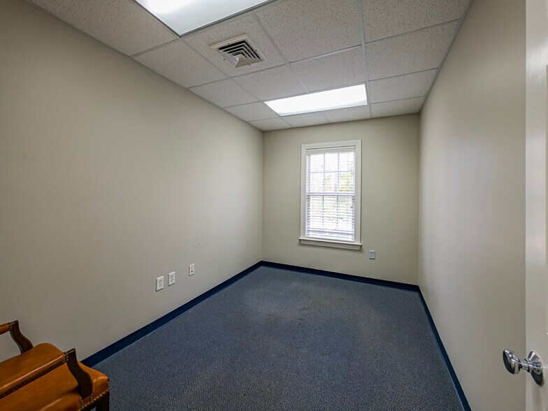 More Photos Of 1108 Gornto Rd, Valdosta Office For Sale