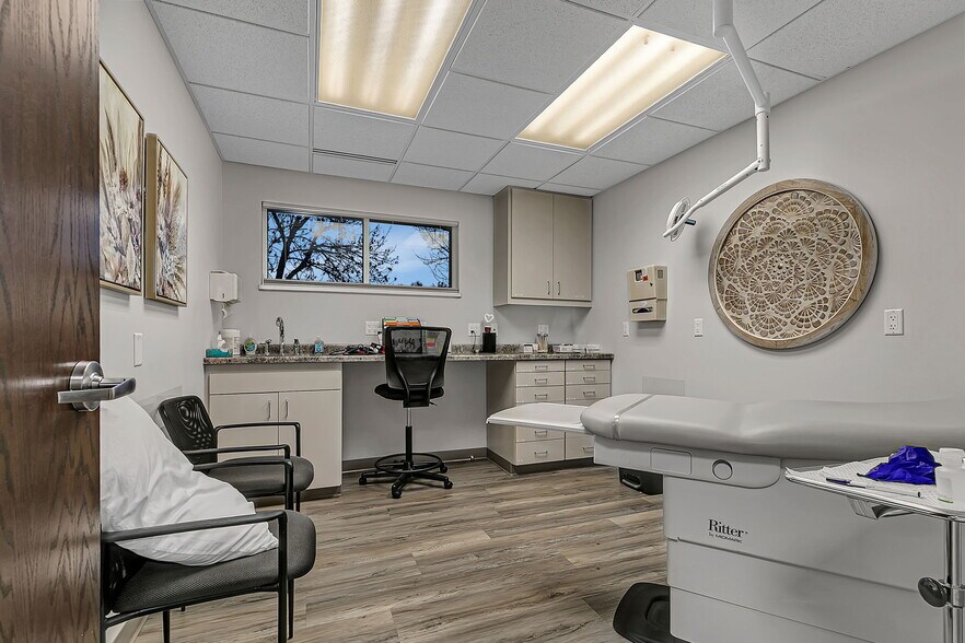 More Photos Of 1511 Northway Dr, Saint Cloud Medical For Sale