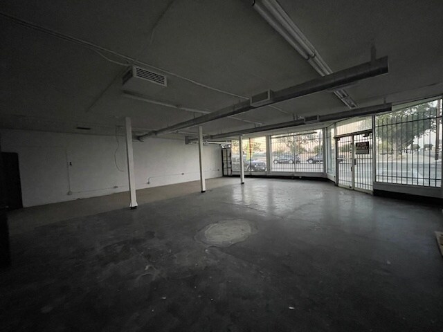 More Photos Of 38463 9th St E, Palmdale Storefront For Sale