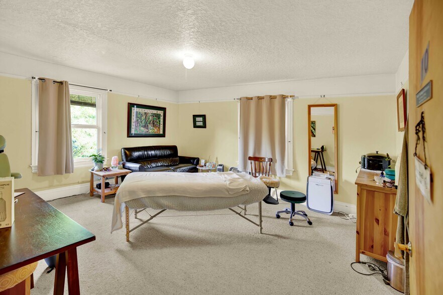 More Photos Of 1016 SE 12th Ave, Portland Office For Sale