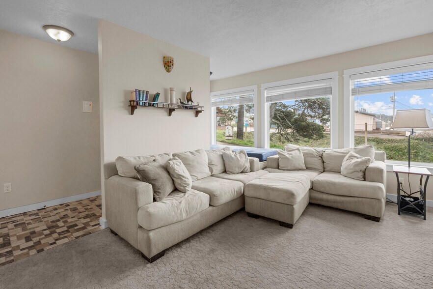 More Photos Of 25 NE Clarke St, Depoe Bay Specialty For Sale
