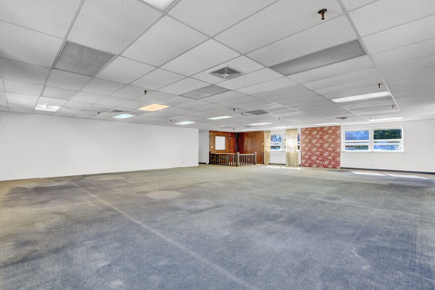 Primary Photo Of 1438 Wantagh Ave, Wantagh Freestanding For Lease