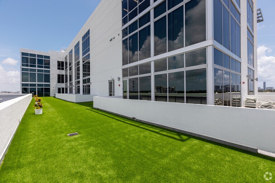 More Photos Of 800 SE 4th Ave, Hallandale Beach Office For Lease