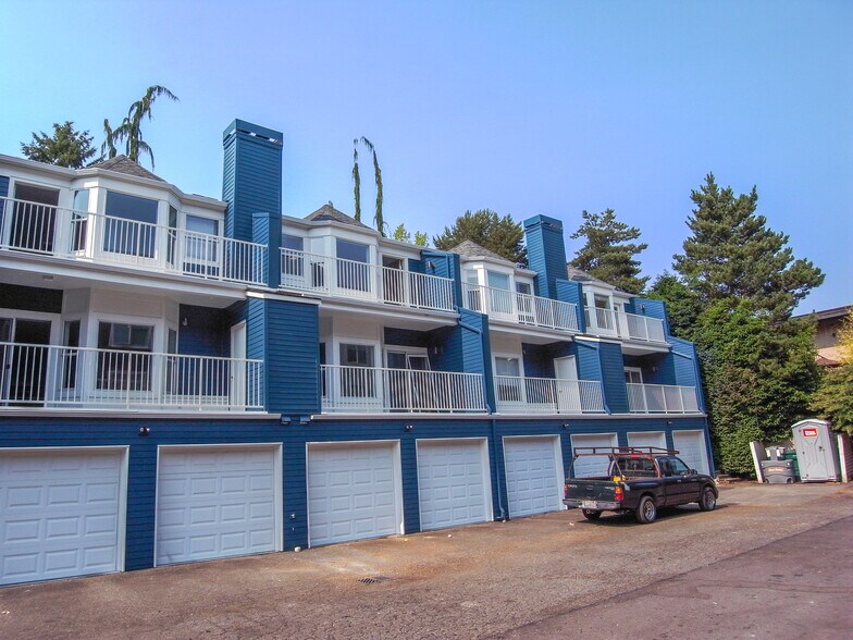 More Photos Of 325 4th Ave, Kirkland Apartments For Sale