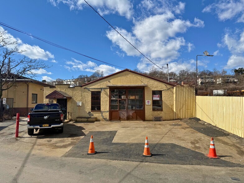 More Photos Of 10 Torre Pl, Yonkers Warehouse For Lease