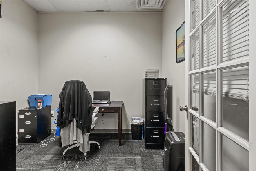 More Photos Of 304 W Jefferson St, Quincy Freestanding For Sale