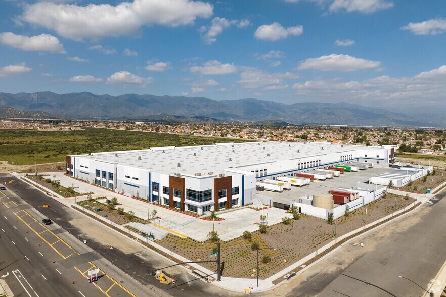 More Photos Of 5267 Sierra Ave, Fontana Distribution For Lease