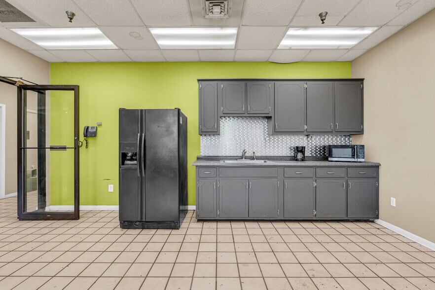 More Photos Of 8384 Highway 18, Vernon Flex For Sale