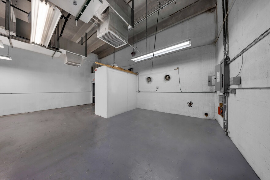 More Photos Of 2693 W 76th St, Hialeah Warehouse For Sale