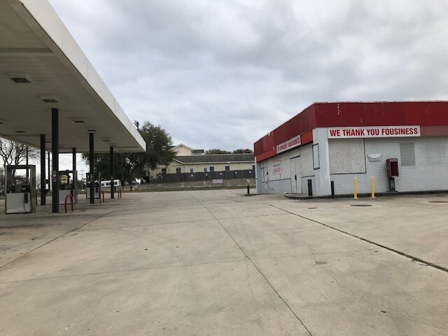 More Photos Of 11917 Toepperwein Rd, Live Oak Service Station For Lease