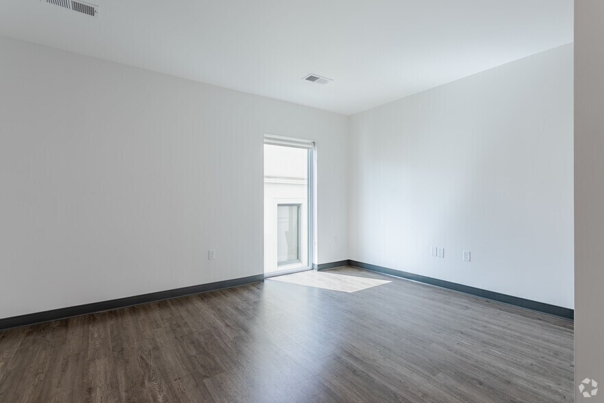 More Photos Of 366 E Broad St, Columbus Apartments For Lease