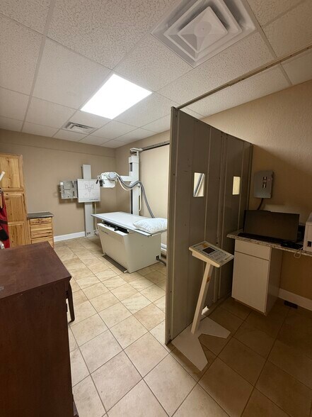 More Photos Of 1030 Wintergap Rd, Oliver Springs Office For Sale