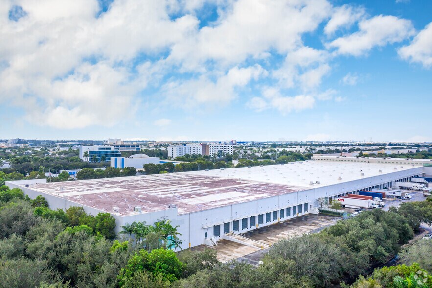 More Photos Of 3505 NW 107th Ave, Doral Distribution For Lease