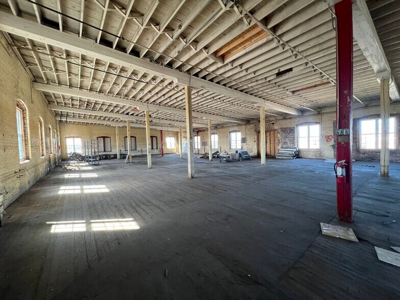 More Photos Of 42 S Brooke St, Fond Du Lac Industrial For Sale