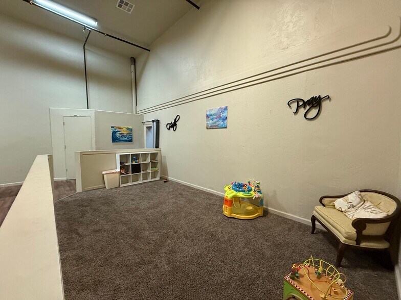 More Photos Of 137 N L St, Dinuba Storefront Retail Residential For Sale