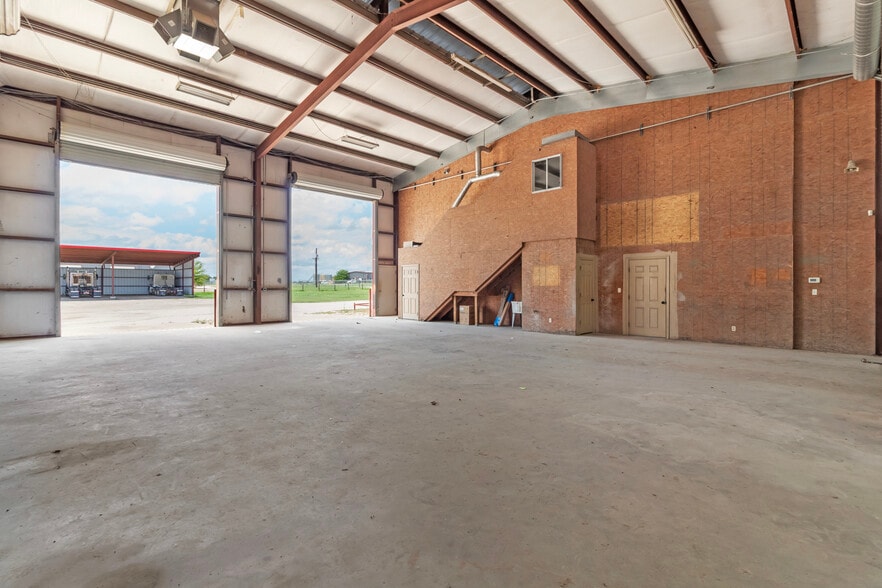 More Photos Of 3838 Endeavor Loop, Bryan Industrial For Lease