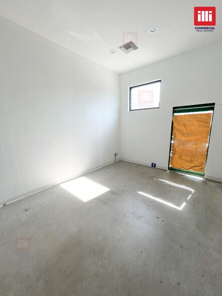 More Photos Of 1000 N Fairfax Ave, West Hollywood Storefront For Sale