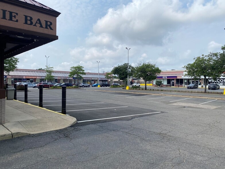 More Photos Of 1161-1165 Old Country Rd, Plainview Unknown For Lease