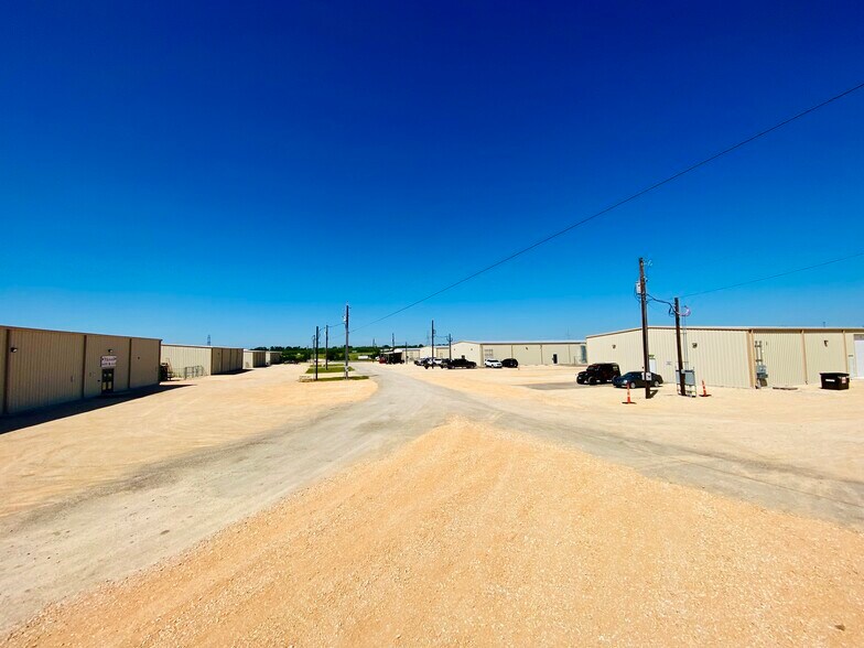 Primary Photo Of 7049 Fm 1044, Marion Flex For Lease