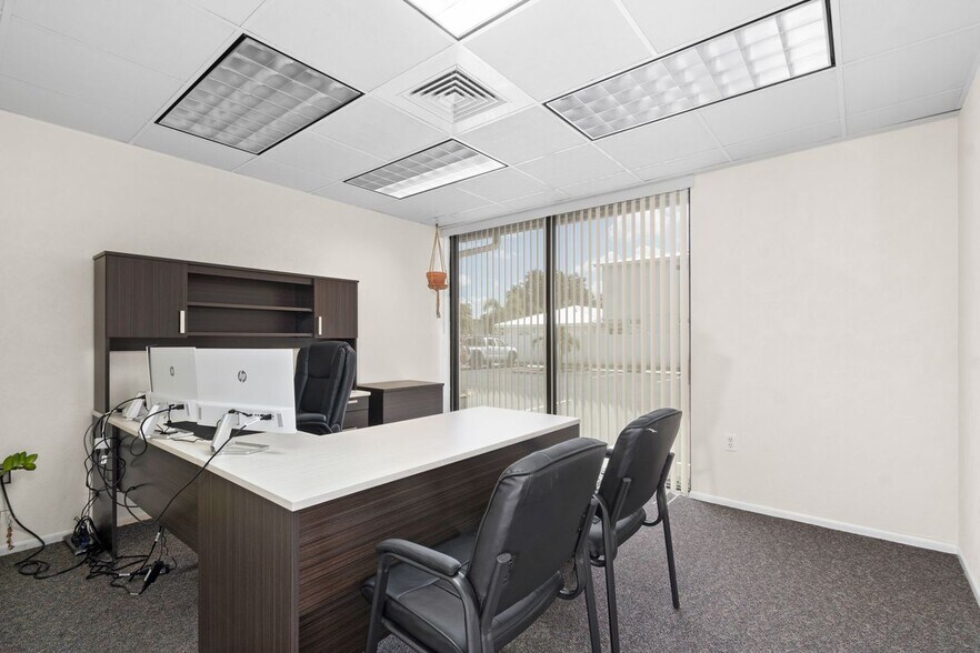 More Photos Of 2501 S Tamiami Trl, Sarasota Office For Sale