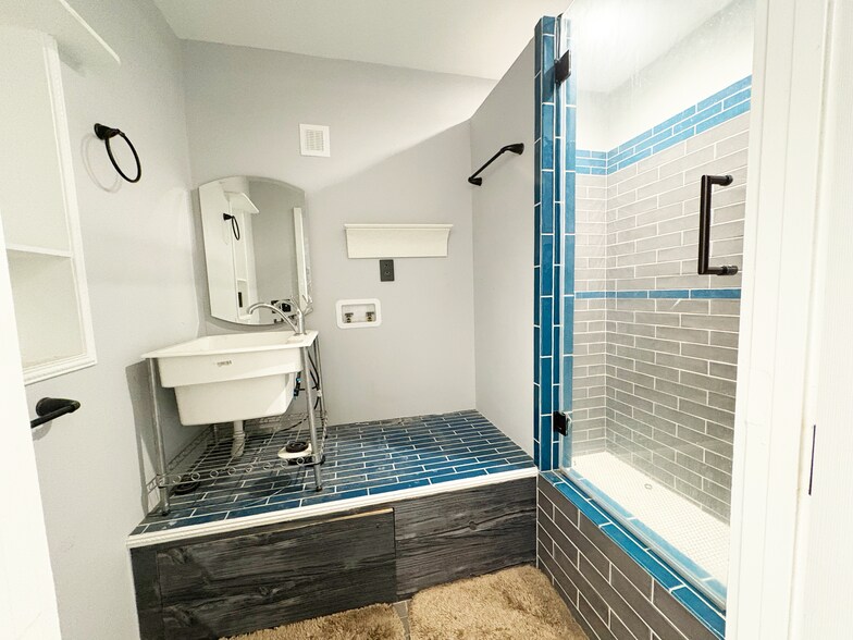 More Photos Of 203 E Franklin St, Chapel Hill Storefront For Sale