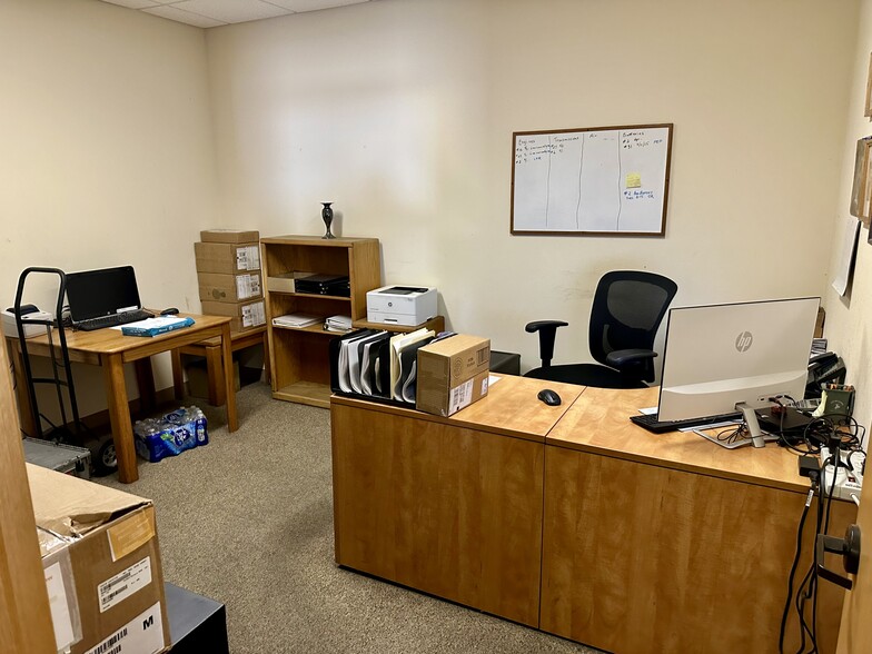 More Photos Of 96 S West Ave, Fresno Warehouse For Lease