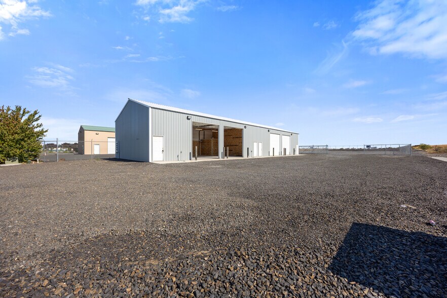 More Photos Of 221 Hamilton Rd, Moses Lake Warehouse For Lease