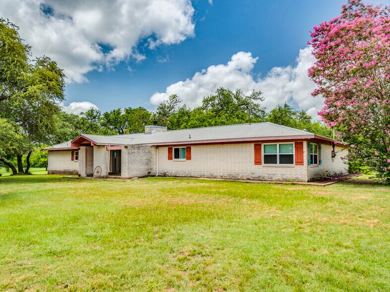 More Photos Of 12900 Lowden Ln, Manchaca Specialty For Lease
