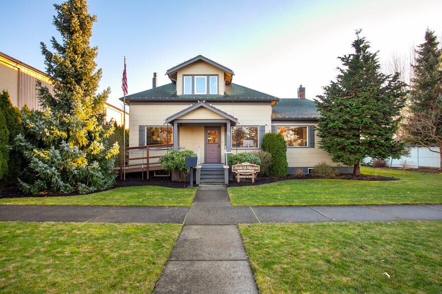 More Photos Of 709 Grover St, Lynden Office For Lease