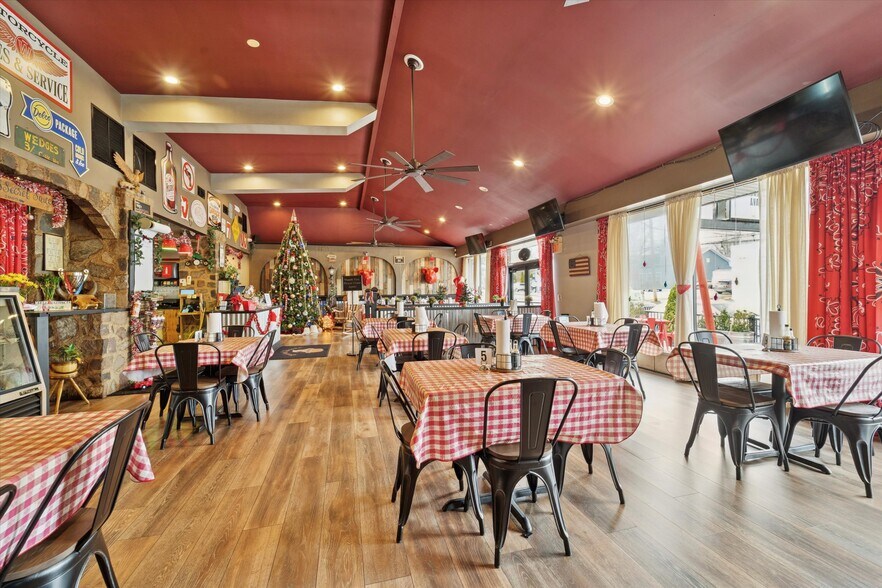 More Photos Of 265 E Township Line Rd, Upper Darby Township Restaurant For Sale