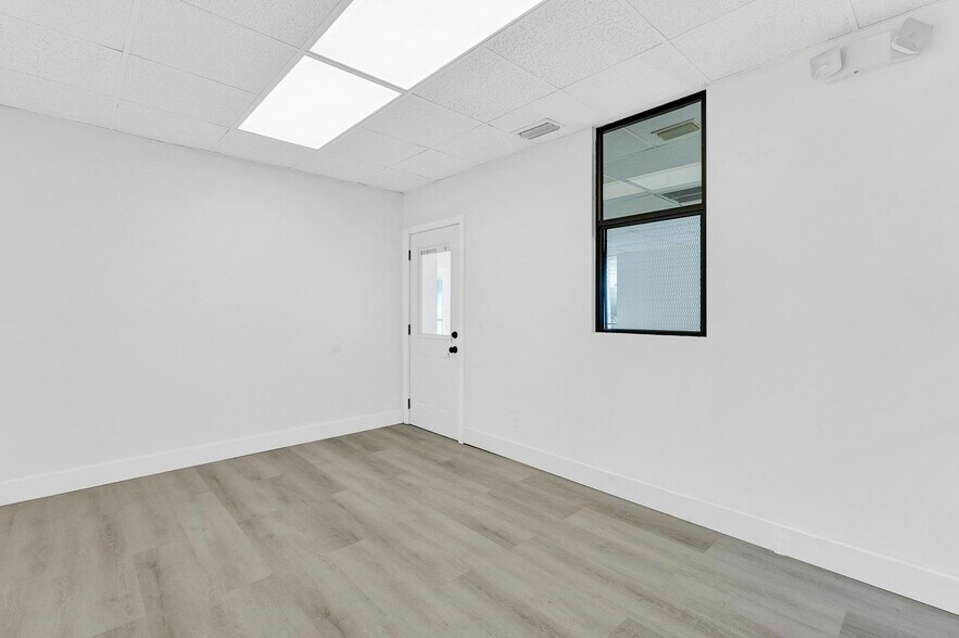 More Photos Of 1900 N University Dr, Pembroke Pines Office For Lease