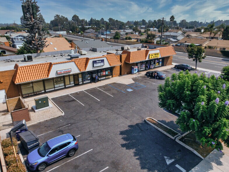 More Photos Of 20942-20948 Bloomfield Ave, Lakewood Unknown For Lease